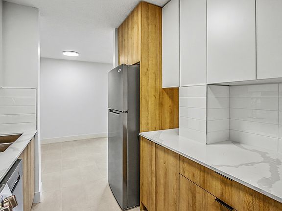 3rd image of 10155 116th St NW #1448588