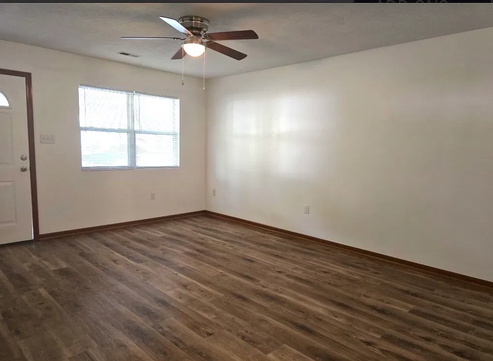 2 bed, 1000 sqft, $975 — Photo 2