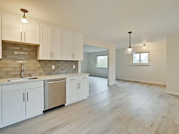 4th image of 3860 El Centro St