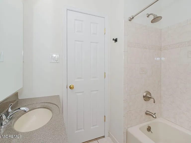 209 Woodcrest Rd — Photo 15