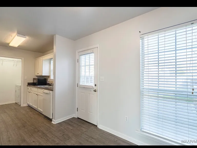 121 Willow Point Ln — Photo 3