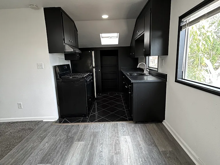 2611 University Ave #B — Photo 8