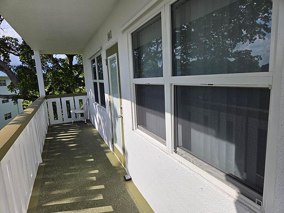 3rd image of 4015 LYNDHURST I