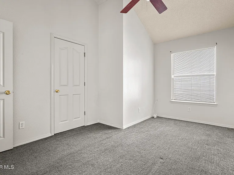7481 Umbria Dr — Photo 13
