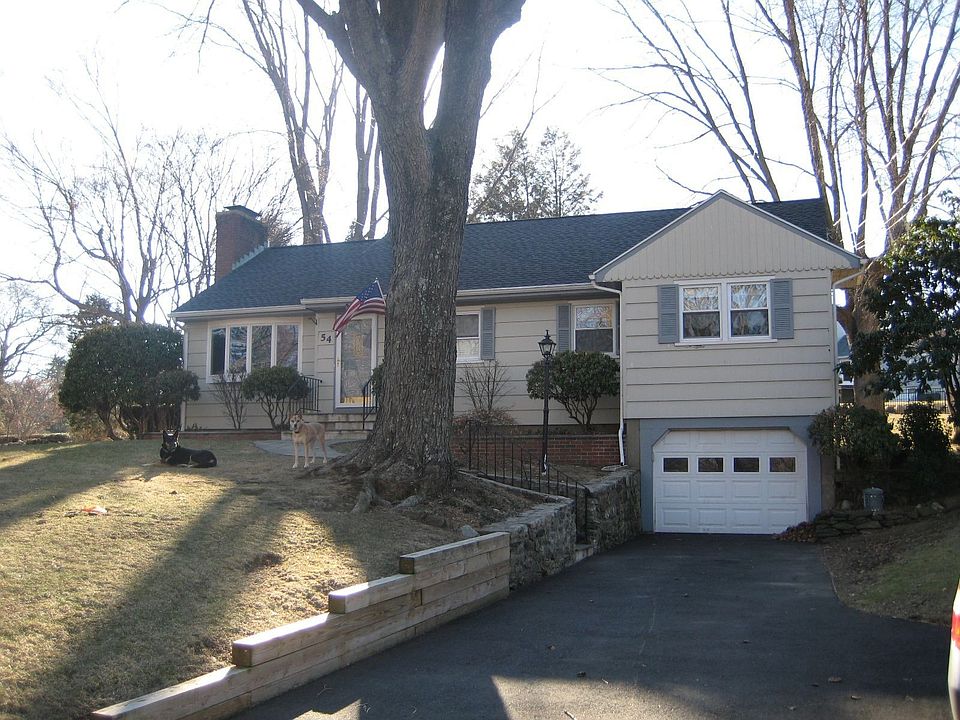 54 Moorland Rd