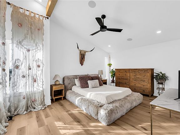 4th image of 1757 E Paddock Rd