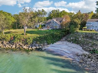 4540 Edgewater Dr, Vermilion, OH 44089