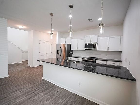 5th image of 24 Crown Ct