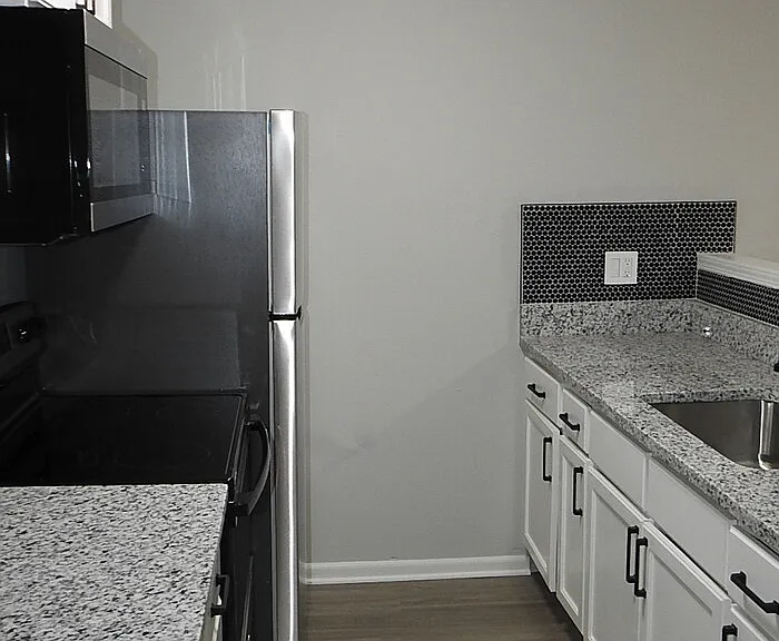 5928 Elmwood Ave — Photo 8