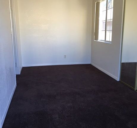 2nd image of 813 W 85th St