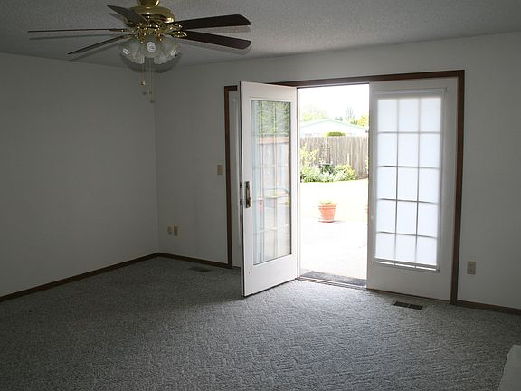 2nd image of 1403 Riverview Dr NE