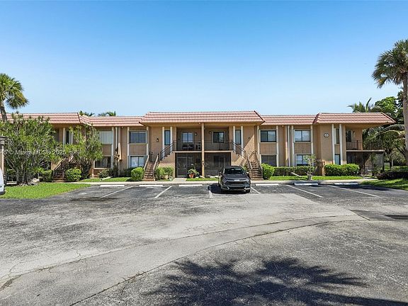2nd image of 195 Lakeview Dr APT 105