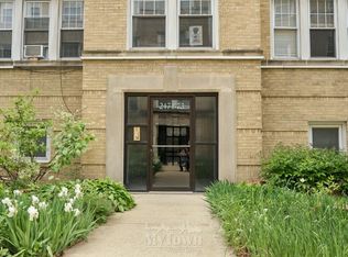 2469 W Gunnison St #3, Chicago, IL 60625