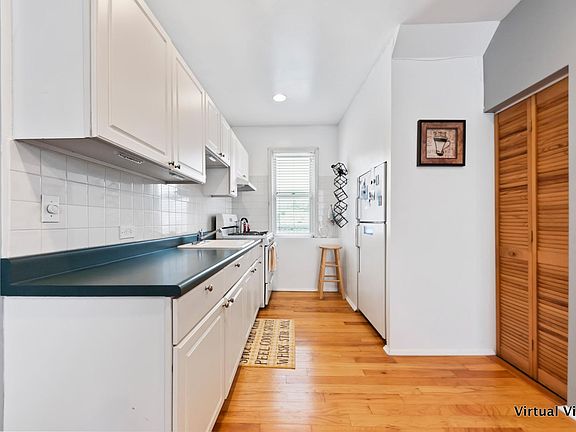 4th image of 3915 N Hermitage Ave #3
