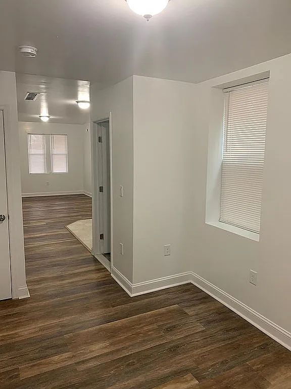 4 bed, 1.5 bath, 1080 sqft, $1,900 — Photo 4