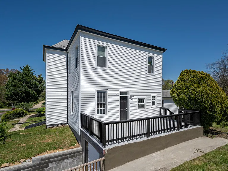 4201 E West Hwy — Photo 34