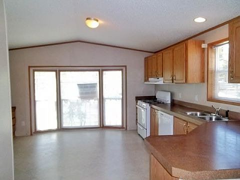 2nd image of 1352 N Oakwood Ln