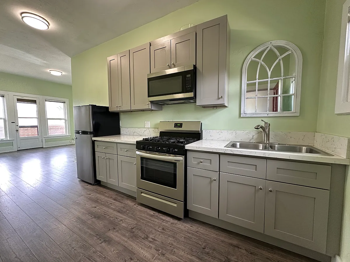 Building Photo - 528 W Pedregosa St #4