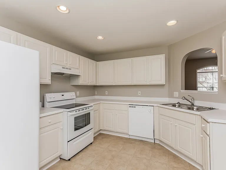 710 Weatherstone Trce — Photo 8