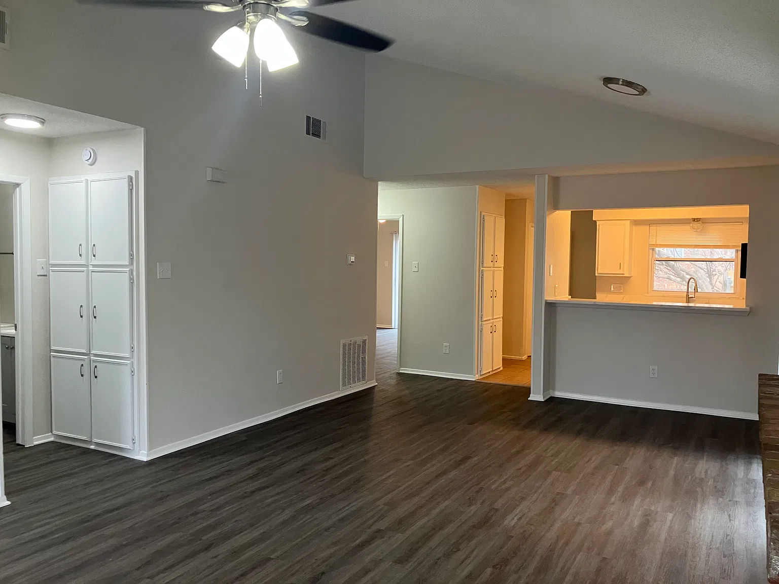 2 bed, 1118 sqft, $1,900 — Photo 2