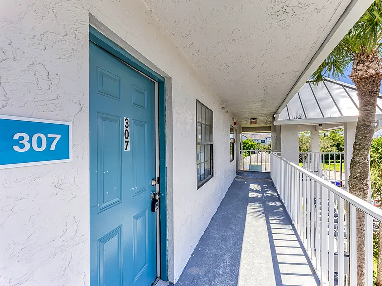 Delray Place Apartments — Photo 28