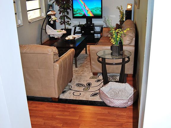 3rd image of 1033 Braemar Dr