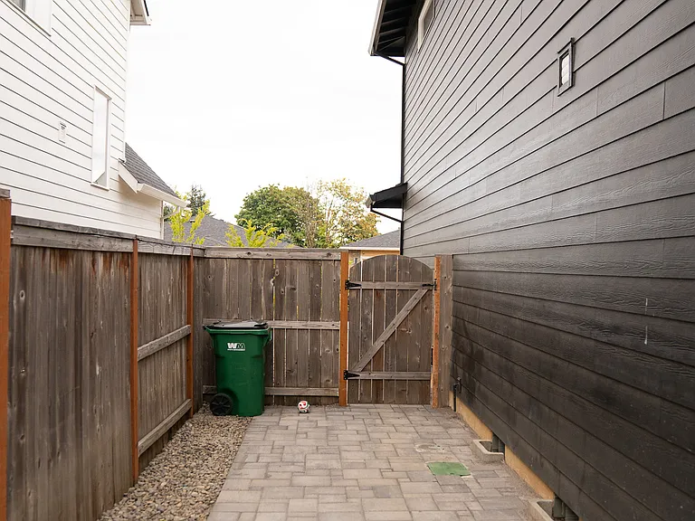 9903 SW 172nd Ave — Photo 32