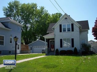 940 N 10th St, Manitowoc, WI 54220