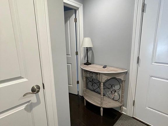 5th image of 134 E Greenwood Ave