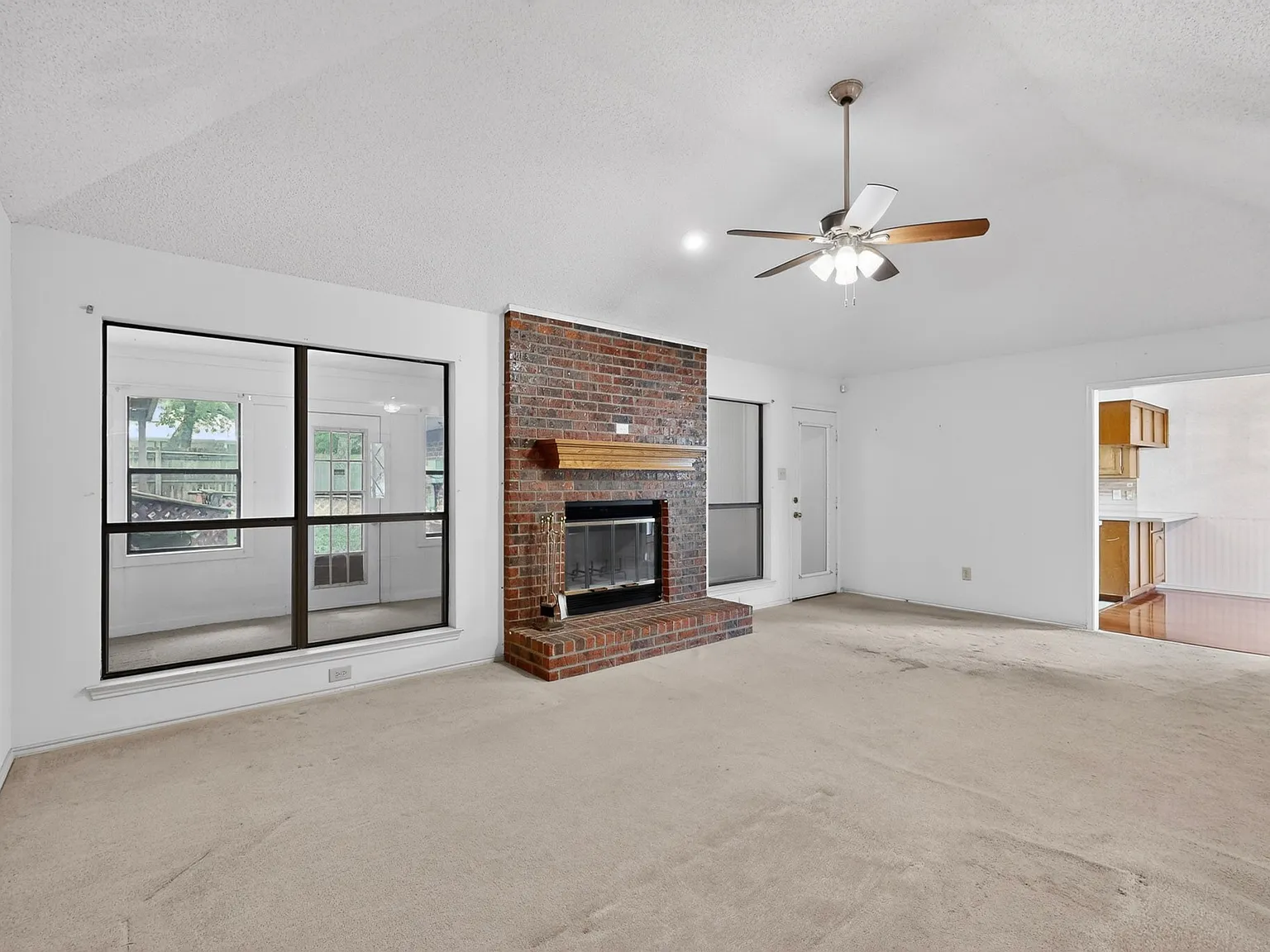3 bed, 1656 sqft, $2,300 — Photo 3