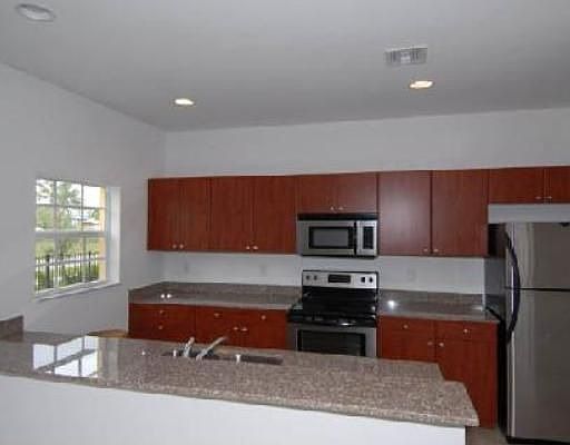 4th image of 701 NE 43rd St