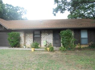 808 Wade Dr, Bedford, TX 76022