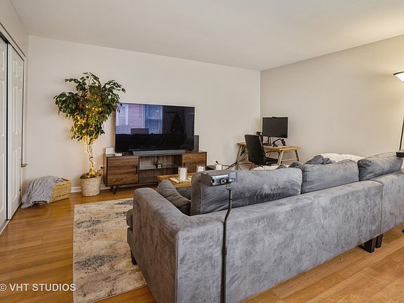 2nd image of 1115 Holiday Ln APT 1