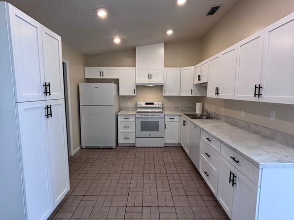 3039 Queen Palm Dr