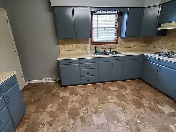 5th image of 23181 Rebecca Dr
