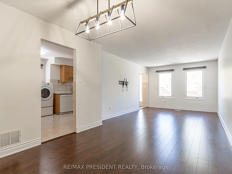 17 Manitou Cres #UPPER — Photo 7