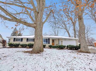 958 Alpine Dr, Green Bay, WI 54311
