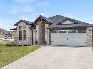8731 Sunspire Ln, Centerton, AR 72719