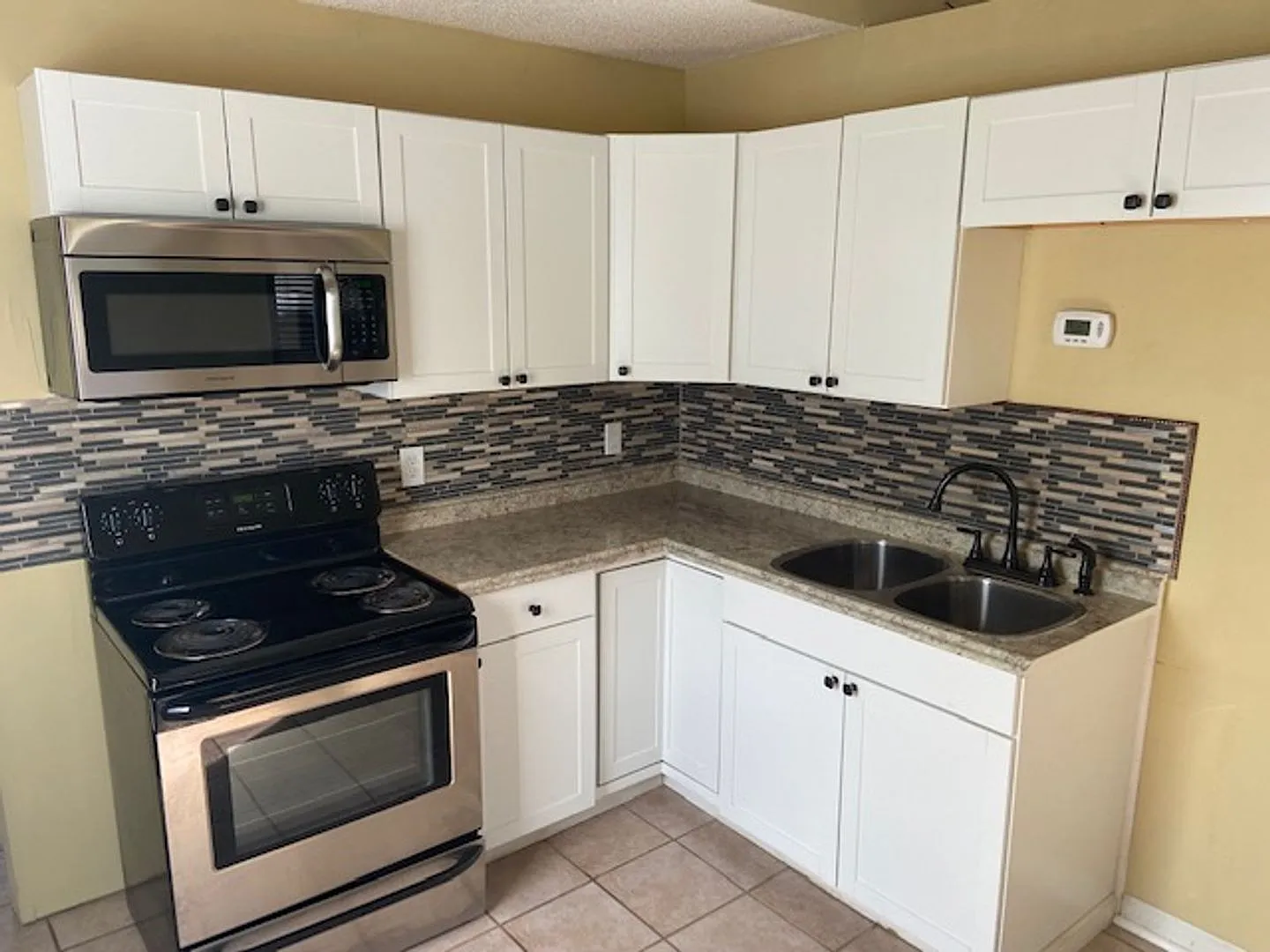 3 Bed/2 Bath — Photo 3