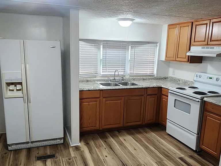 106 Tidewater Dr — Photo 3