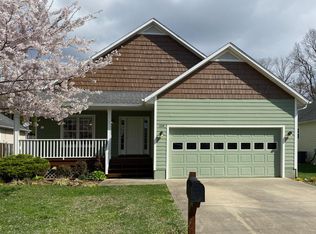 104 Corbett Ln, Black Mountain, NC 28711