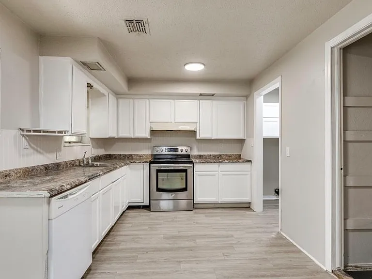 2908 SW 62nd St — Photo 14