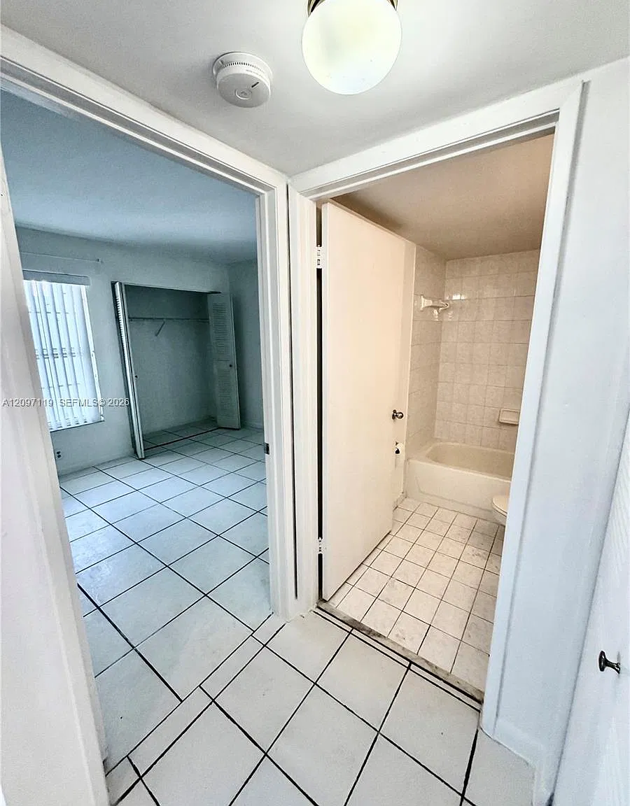 Point Lake Condo Vii — Photo 3