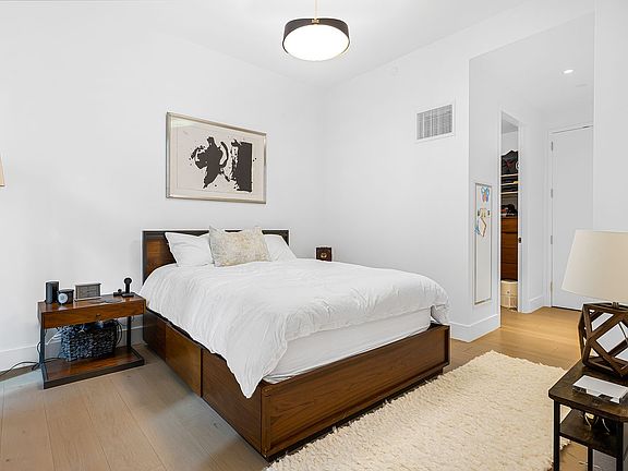 4th image of 15 W 61st St APT 5D