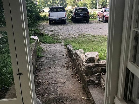 5th image of 1732 Laramie St APT 2