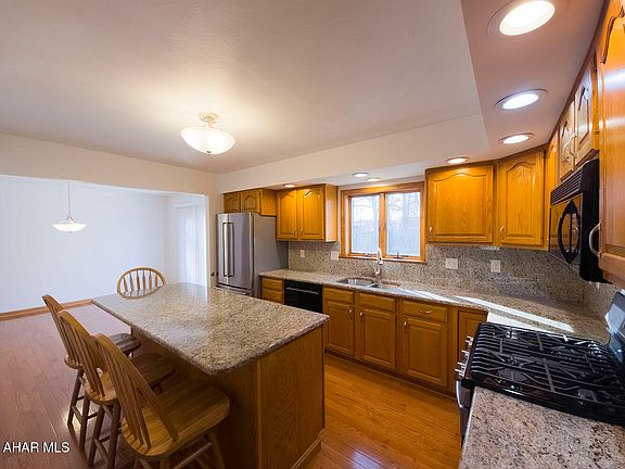 4th image of 705 Aspen Ln