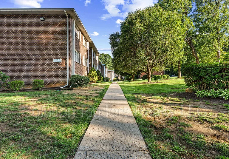 211 Crocker Dr #1 — Photo 1