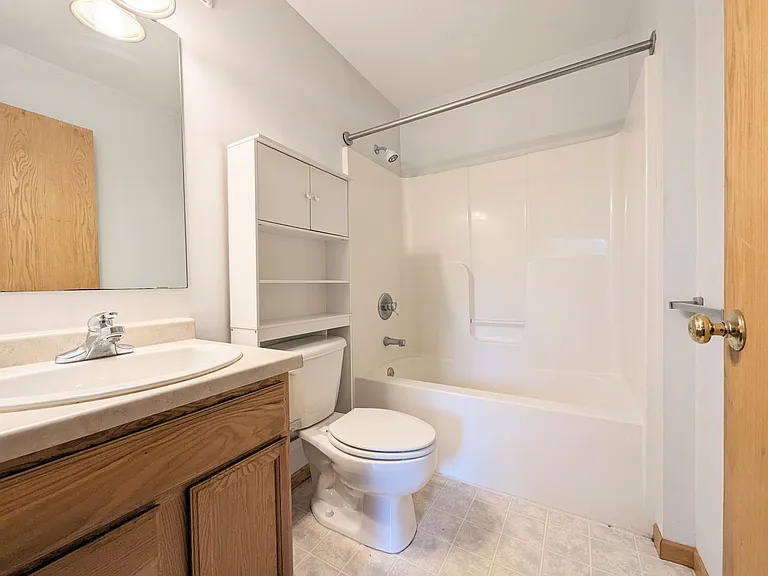 1140 Greenvale Ave W #C — Photo 11
