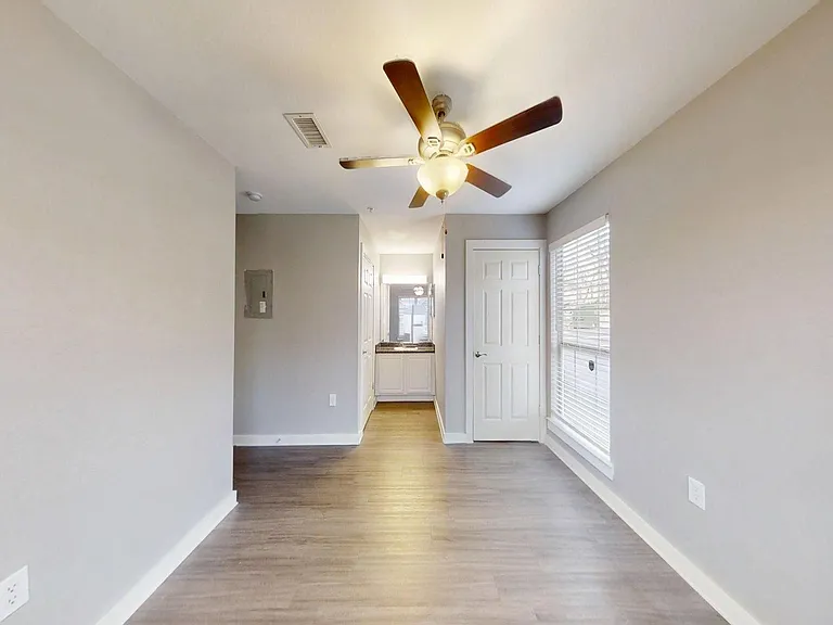 Hill Country Apartments — Photo 52