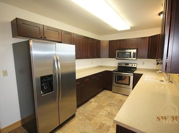 3rd image of 375 Coulee Dr